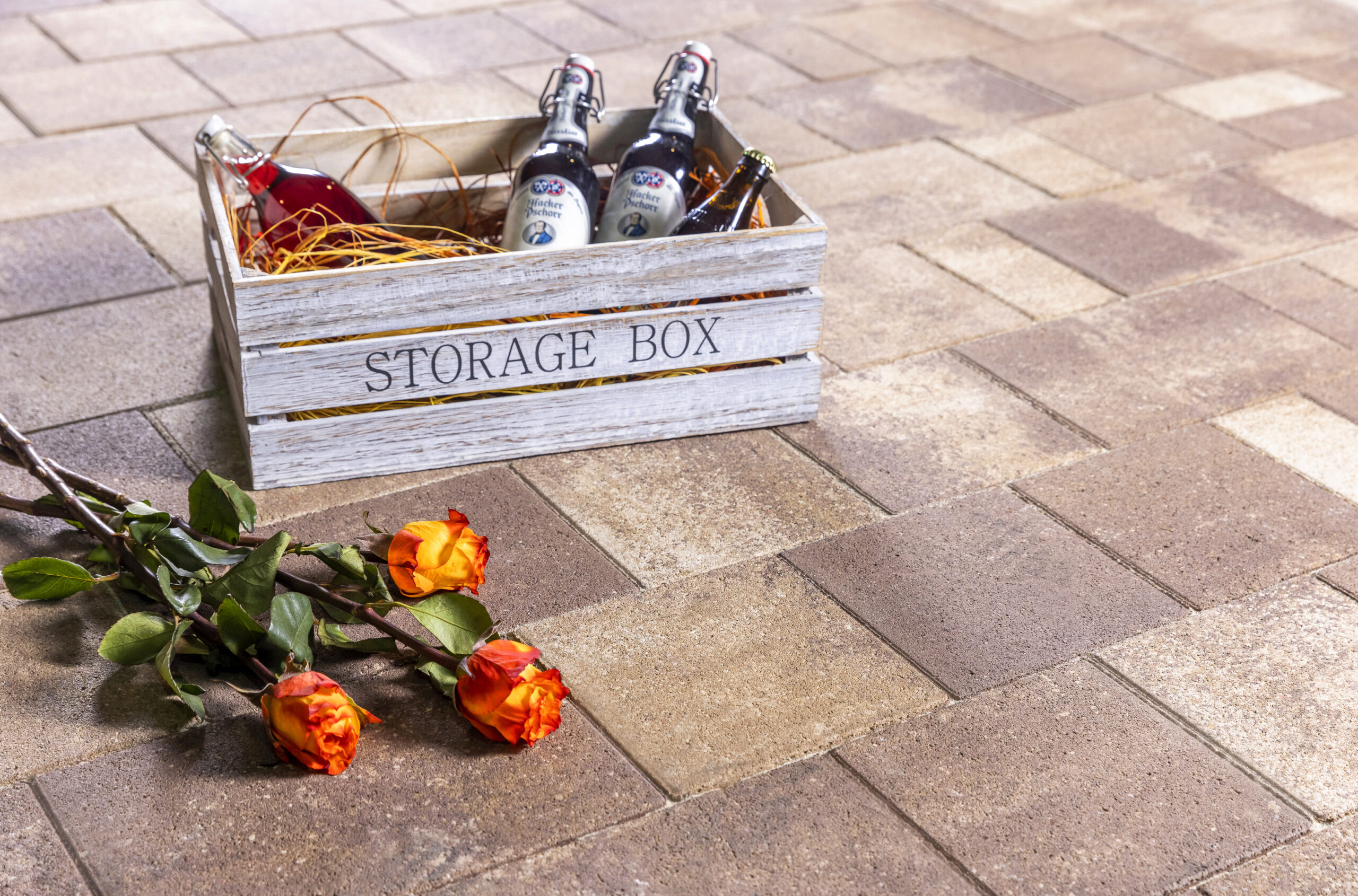 Taverna térkő sepia